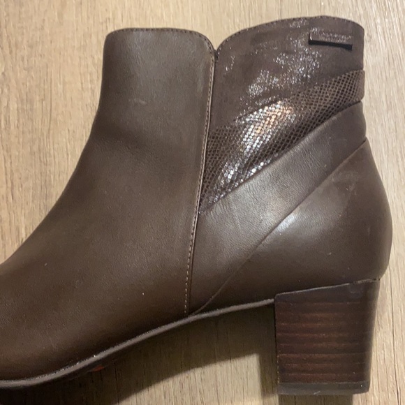 Rockport Waterproof Boot - Picture 2 of 6